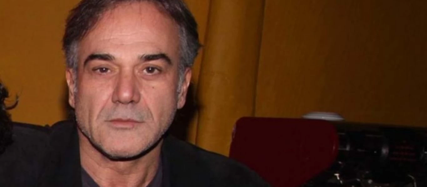 Έμειναν όλοι «άφωνοι»: Ο Π.Ευαγγελόπουλος φίλησε ρεπόρτερ στο στόμα για να της δείξει πώς φιλούν στα σίριαλ (βίντεο)